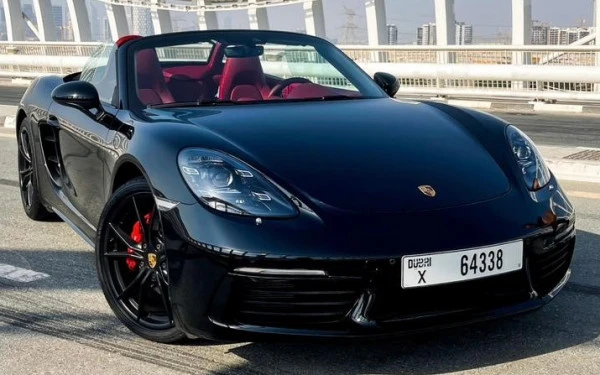 Black Porsche Boxster, 2020