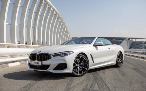 White BMW 840i cabrio, 2021