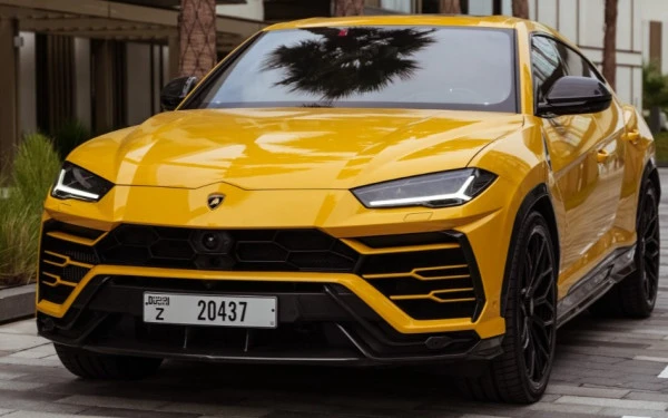 Yellow Lamborghini Urus, 2019
