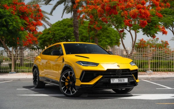 Yellow Lamborghini Urus, 2023